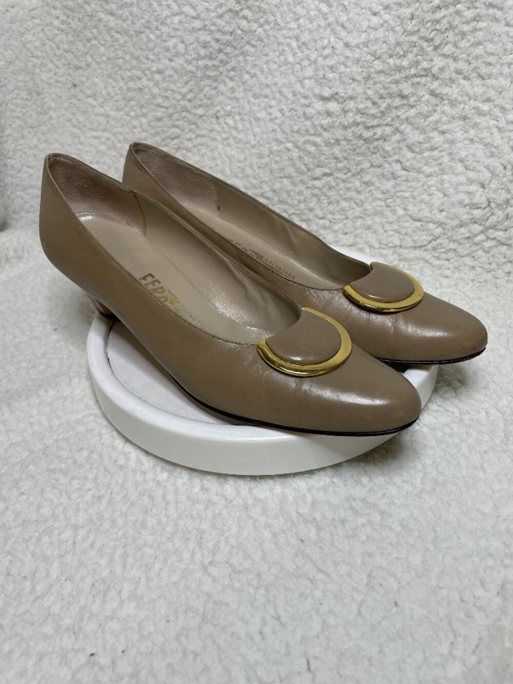 Salvatore Ferragamo Shoes Size 8 AAAA Extra Narrow Tan Heels Italy 2 Inch Heel